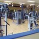 Section musculation du Gym Ultra au Factory Outlet