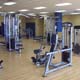 Section musculation du Gym Ultra au Factory Outlet