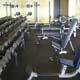 Section poids libre du Gym Ultra au Factory Outlet